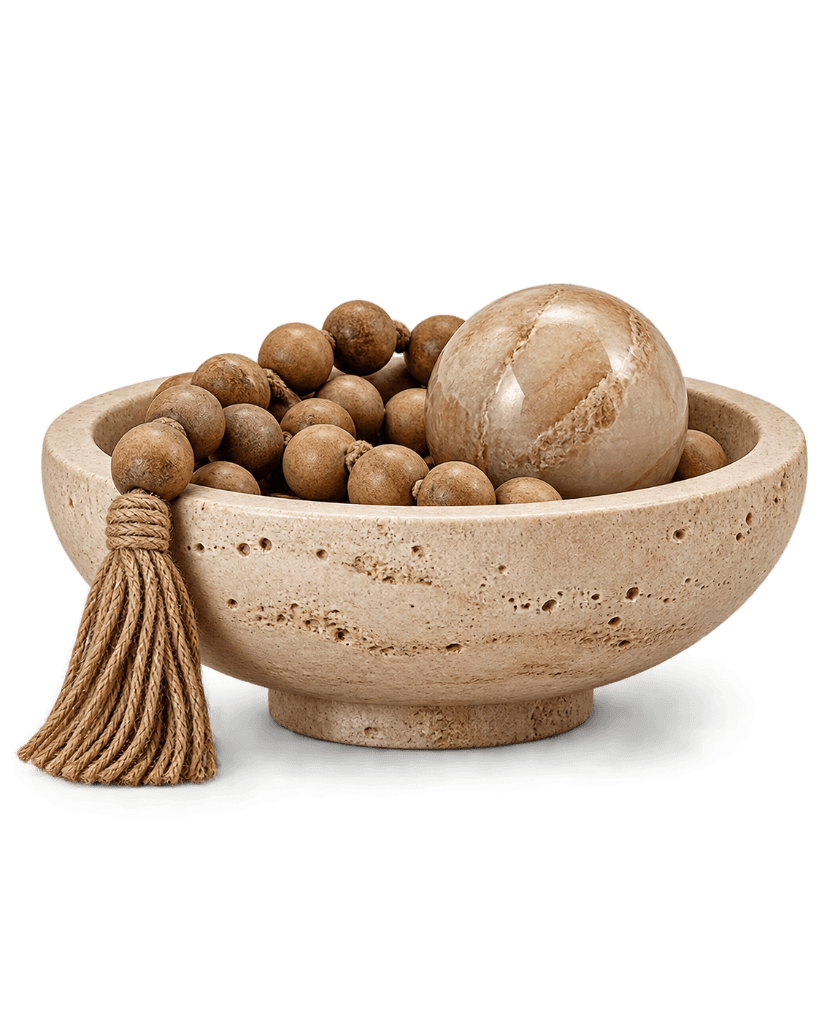 Bowl de travertino com contas de madeira e esfera de mármore